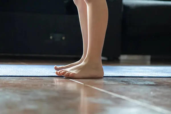 Side View Crop Unrecognizable Barefooted Little Girl Standing Mat While — Stock Photo, Image