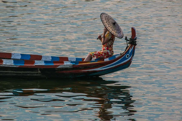 Girl on boat in Myanmair — Stock Photo, Image