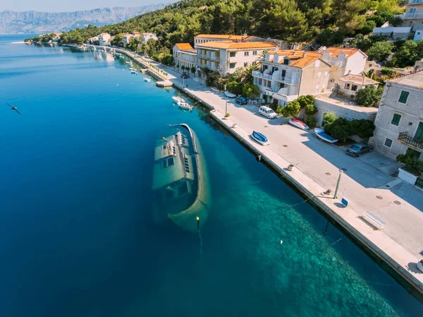 Batık gemi deniz anteni - köy görünümünü yüksek ange. Adriyatik kasaba