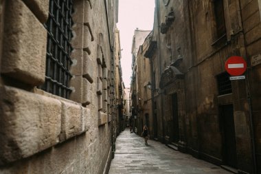 Barcelona, İspanya - 30 Haziran. Via ana cadde Laietana 30 Haziran 2015 Barcelona ana caddede adıdır. Sokak çok sayıda mağaza ve turistik vardır