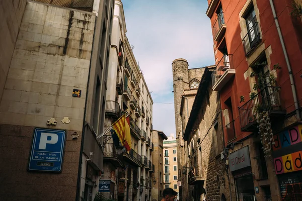 Barcelona, İspanya - 30 Haziran. Via ana cadde Laietana 30 Haziran 2015 Barcelona ana caddede adıdır. Sokak çok sayıda mağaza ve turistik vardır