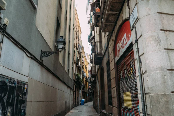 Barcelona, İspanya - 30 Haziran. Via ana cadde Laietana 30 Haziran 2015 Barcelona ana caddede adıdır. Sokak çok sayıda mağaza ve turistik vardır