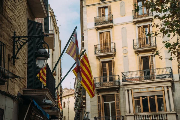 Barcelona, İspanya - 30 Haziran. Via ana cadde Laietana 30 Haziran 2015 Barcelona ana caddede adıdır. Sokak çok sayıda mağaza ve turistik vardır