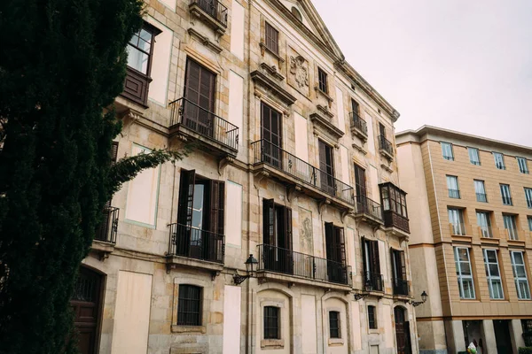 Barcelona, İspanya - 30 Haziran. Via ana cadde Laietana 30 Haziran 2015 Barcelona ana caddede adıdır. Sokak çok sayıda mağaza ve turistik vardır