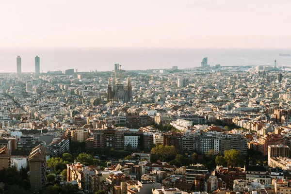 Santa Maria del Mar 'dan Barselona' nın yaz manzarası. Katalonya, İspanya