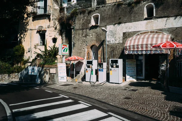 Servis istasyonu İtalyan yakıt ikmal yakıt