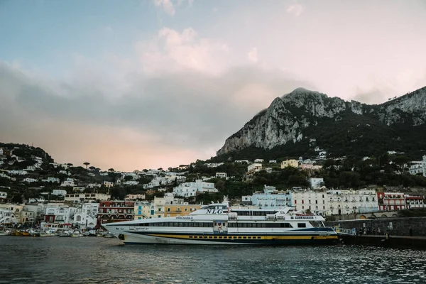 güzel sahil - Amalfi, görünümü Atrani Köyü