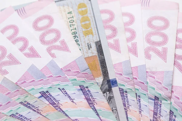 Ukrainas valuta är hryvnian och den amerikanska dollarn. Växelkurs för hryvnia i dollar. — Stockfoto