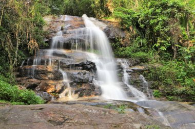 Monthathan şelaleler