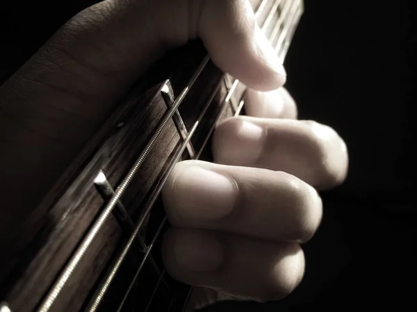 Yumuşak odak gitar akor