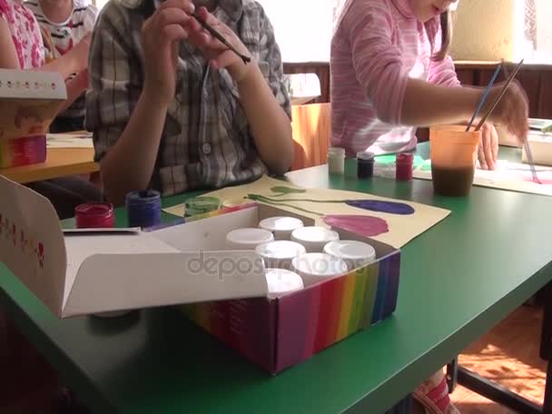 Children paint ka table. — Stock Video