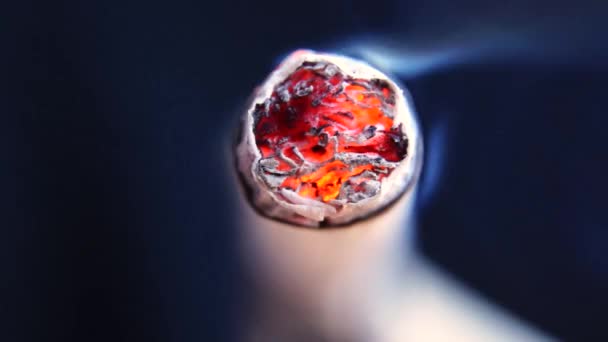 Même allumer une cigarette .