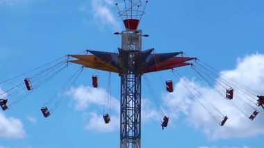 Cazibe zinciri roundabout.