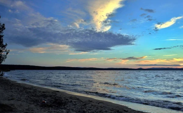 Yaz aylarında Güney Urallar göl Uwildy — Stok fotoğraf