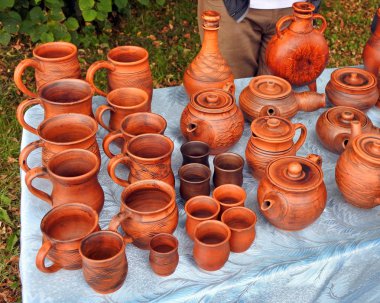 güzel parlak kahverengi seramik el yapımı işleri