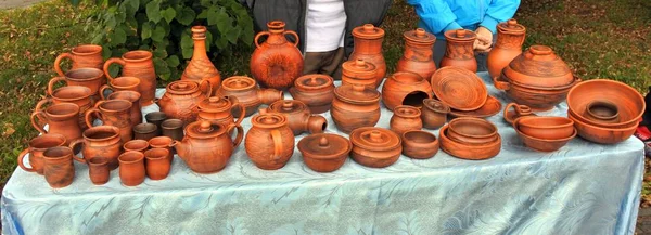 Schöne helle braune Keramik handgefertigte Werke — Stockfoto