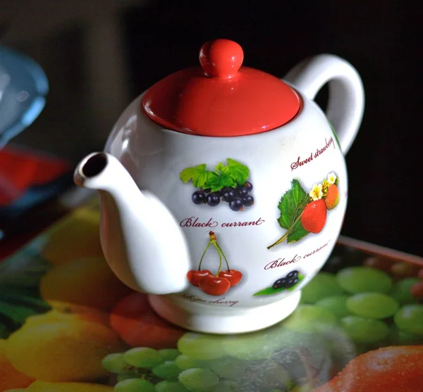 White tea pot with fruit — Stock Photo, Image