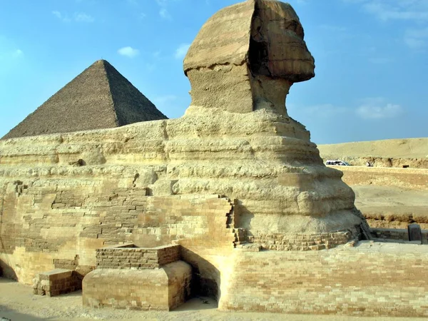 Grande Pyramide du Pharaon Khufu et du Sphinx . — Photo