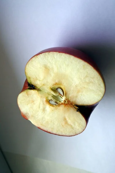 Half a red apple — Stock Photo, Image