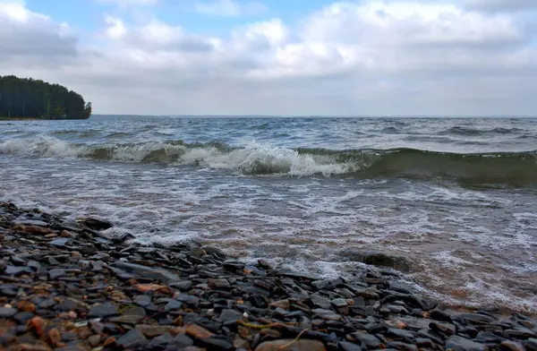 Balanceo en la costa onda — Foto de Stock