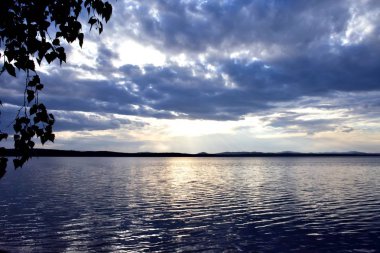 bulutlu havalarda akşam Gölü