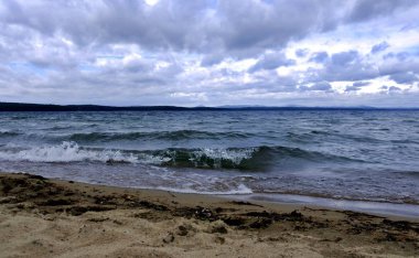 bulutlu havalarda akşam Gölü