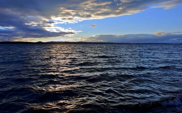 Danau malam di cuaca mendung — Stok Foto