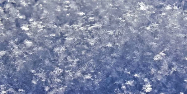 Mikrotextur des Schnees, siehe einzelne Schneeflocken — Stockfoto