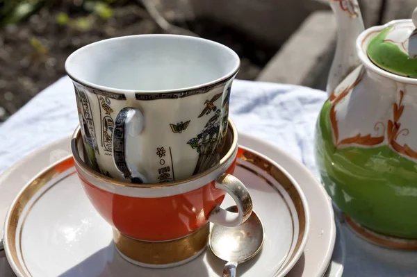 Preparing for tea in the fresh air — Stock Photo, Image