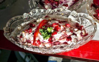 Rus salatası ringa kürk altında denilen