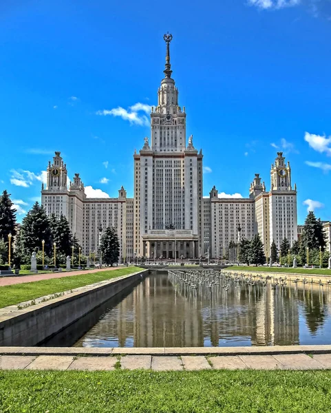 Universidad Estatal en la ciudad de Moscú, Rusia . —  Fotos de Stock