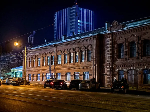 Noche Calle Invierno Lleva Nombre Zwilling Ciudad Cerca Ópera Chelyabinsk —  Fotos de Stock