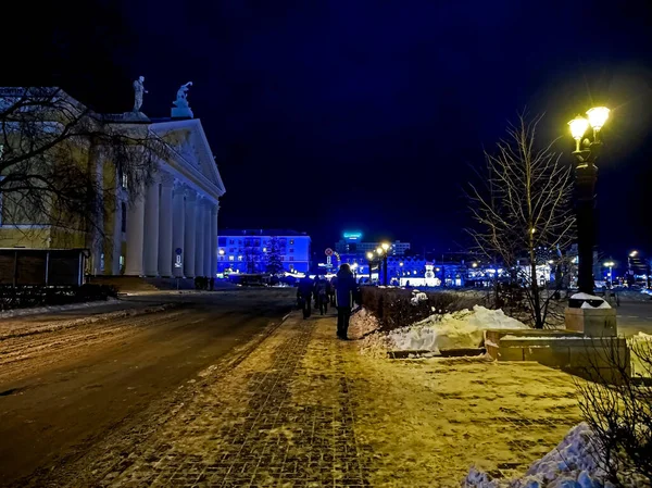 Здание Оперы Поздним Зимним Вечером Челябинске — стоковое фото