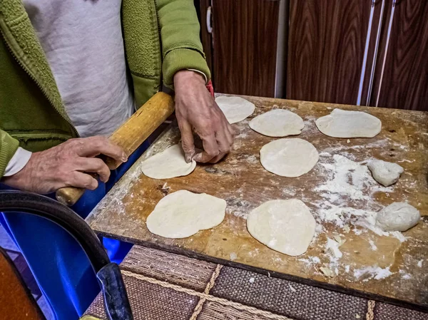 Teig Mit Nudelholz Ausrollen Kuchen Backen — Stockfoto