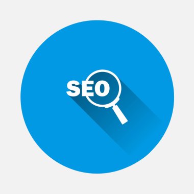 Mavi arkaplanda SEO büyüteç simgesi. Uzun gölgeli düz bir görüntü. Kolayca düzenlemek için katmanlar gruplandırıldı. Tasarımın için..