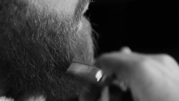 Detailní řezání a zastřihování vousů staré stylizované záběry — Stock video