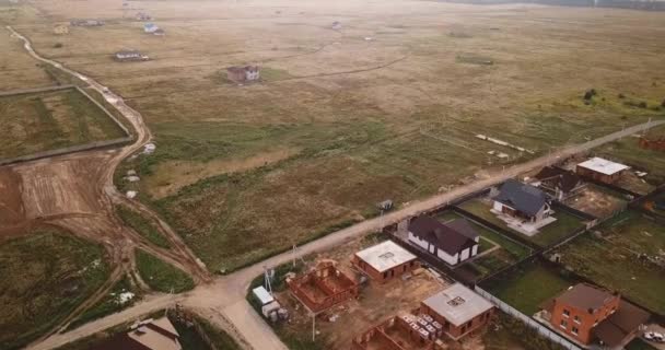 Flygfoto Över Byn Mot Bakgrund Den Framsynta Staden Sommardag — Stockvideo