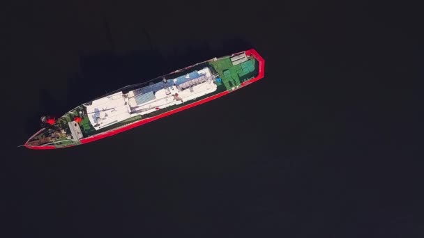 Blick Von Einer Drohne Auf Ein Rotes Rettungsschiff Matrosen Arbeiten — Stockvideo