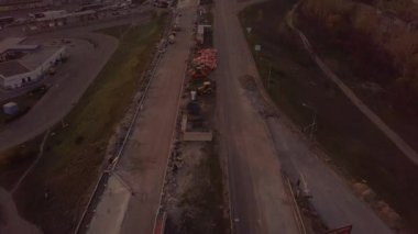 Akşamki uçuş köprünün onarımında, yol kavşağında..