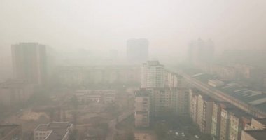 Kiev Ukrayna - 18 Nisan 2020. Tehlikeli hava kirliliği, şehir. 