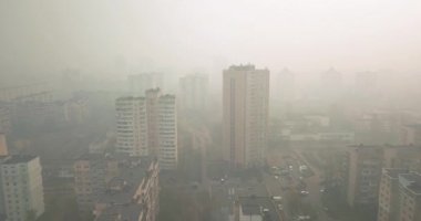 Kiev Ukrayna - 18 Nisan 2020. Tehlikeli hava kirliliği, şehir. 