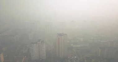 Kiev Ukrayna - 18 Nisan 2020. Tehlikeli hava kirliliği, şehir. 