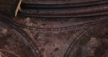 DEPO 'dan yeraltı tüneline uzanan metro hattını genişlet.