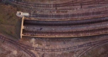 DEPO 'dan yeraltı tüneline uzanan metro hattını genişlet.