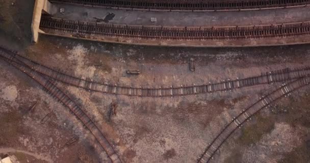 Curso sobre as linhas ferroviárias do metrô que levam da DEPO ao túnel subterrâneo — Vídeo de Stock