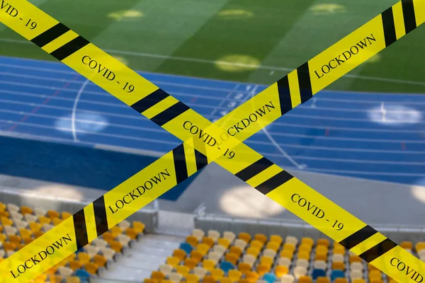 Cerrar áreas deportivas para visitar cintas peligrosas o cintas de advertencia . — Foto de Stock