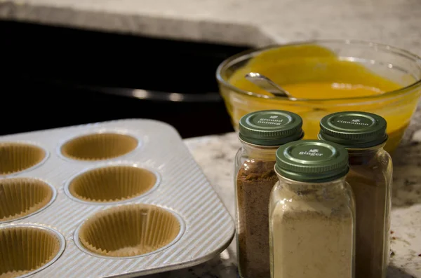 Baharat ve kabak kek pişirmeye meyilli.