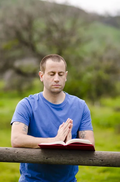 Kitap okurken dua için durdurma.