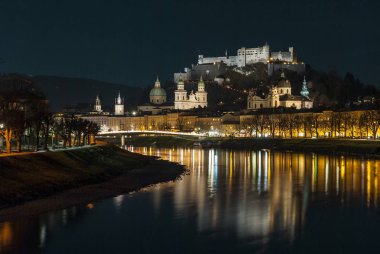 Avusturyalı town Salzburg adlı Noel gecesi
