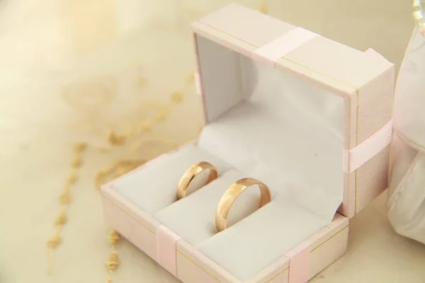 Hermosa Caja Con Anillos Boda Oro Una Oferta Matrimonio Cerca — Foto de Stock